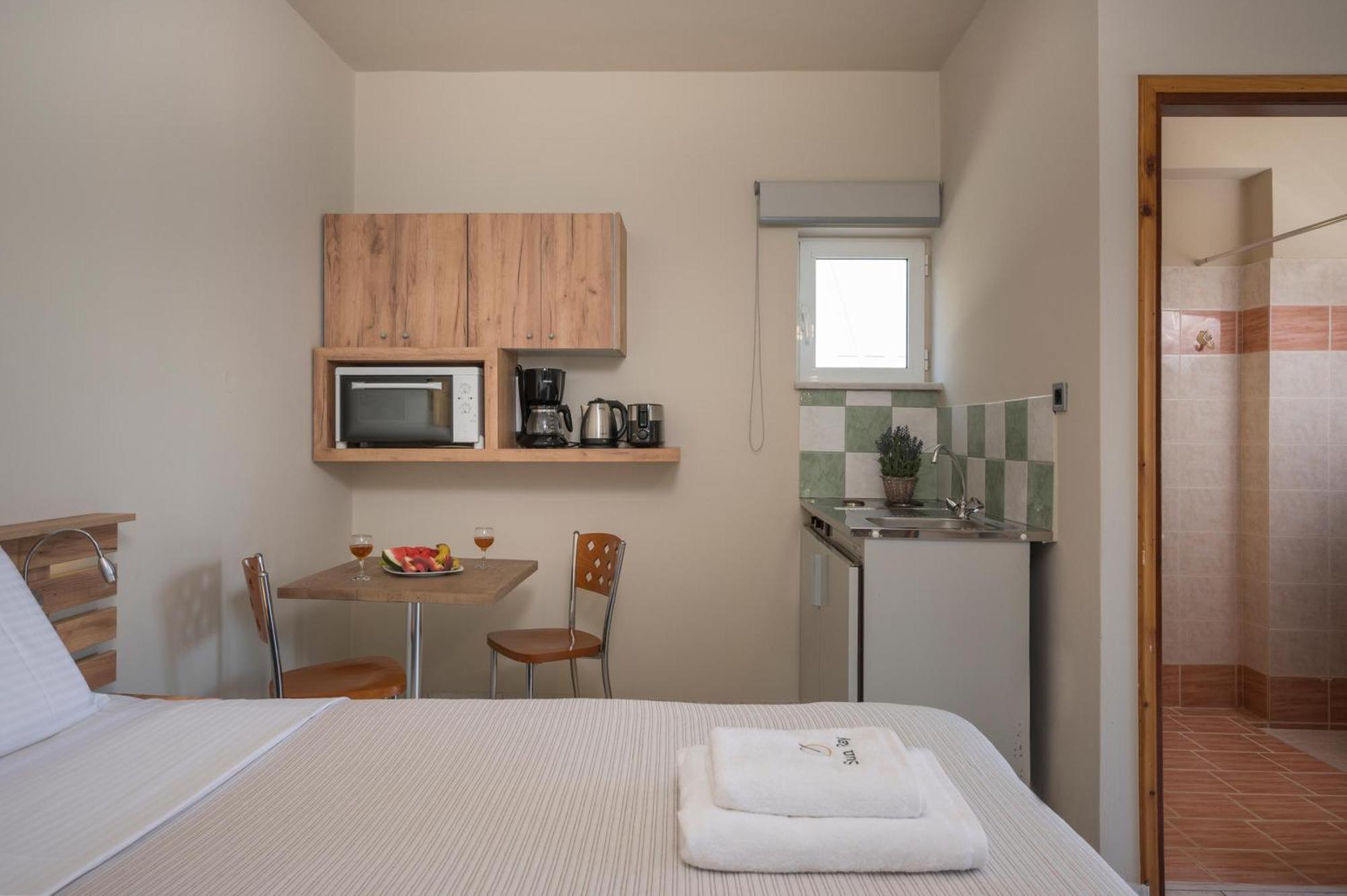 Sun Ray Luxury Apartments Агия-Марина Номер фото